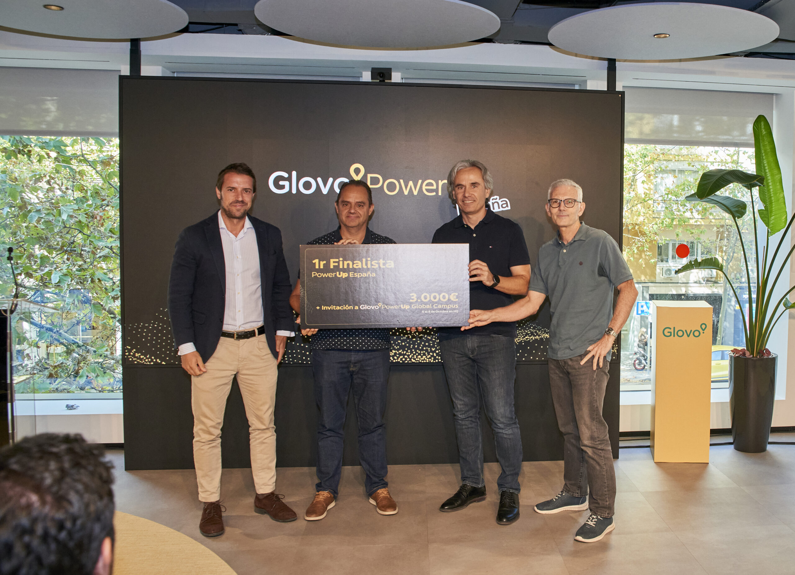Bleecker, en CEEIM, gana el concurso nacional ‘Power Up de Glovo’ con su visión inteligente para mercancías.